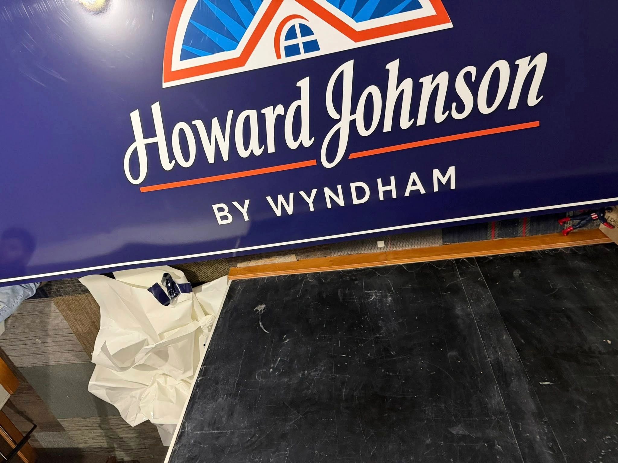 Howard Johnson: Sign face fabrication