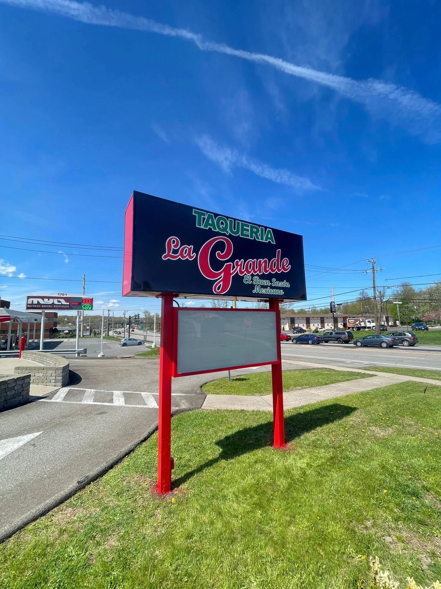 Taqueria La Grande: Freestanding roadside sign