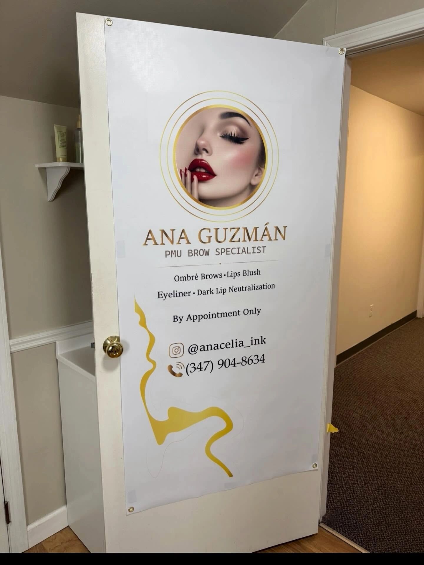 Ana Guzmán: Interior door branding